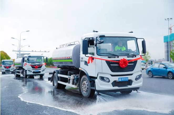 新時代中國城市美容師！盈峰環(huán)境新能源環(huán)衛(wèi)車可減排4.5萬噸污染物